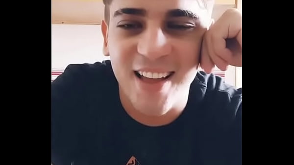 @flakaelvlogs em uma live no Tik tokk