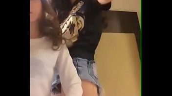 Quẩy lên nào  Hot girl lộ bướm đen thui khi đang làm tóc